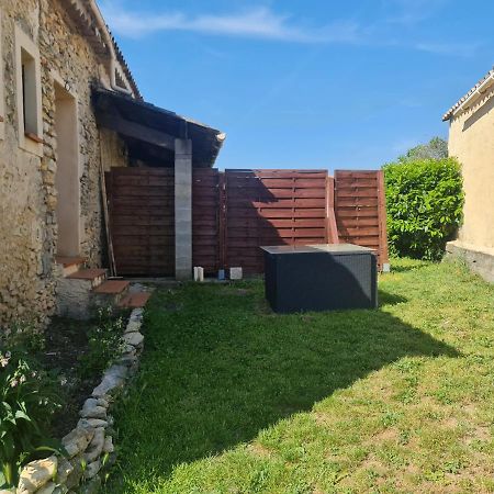 Le Gite De La Badassiere Apartamento Forcalquier Exterior foto